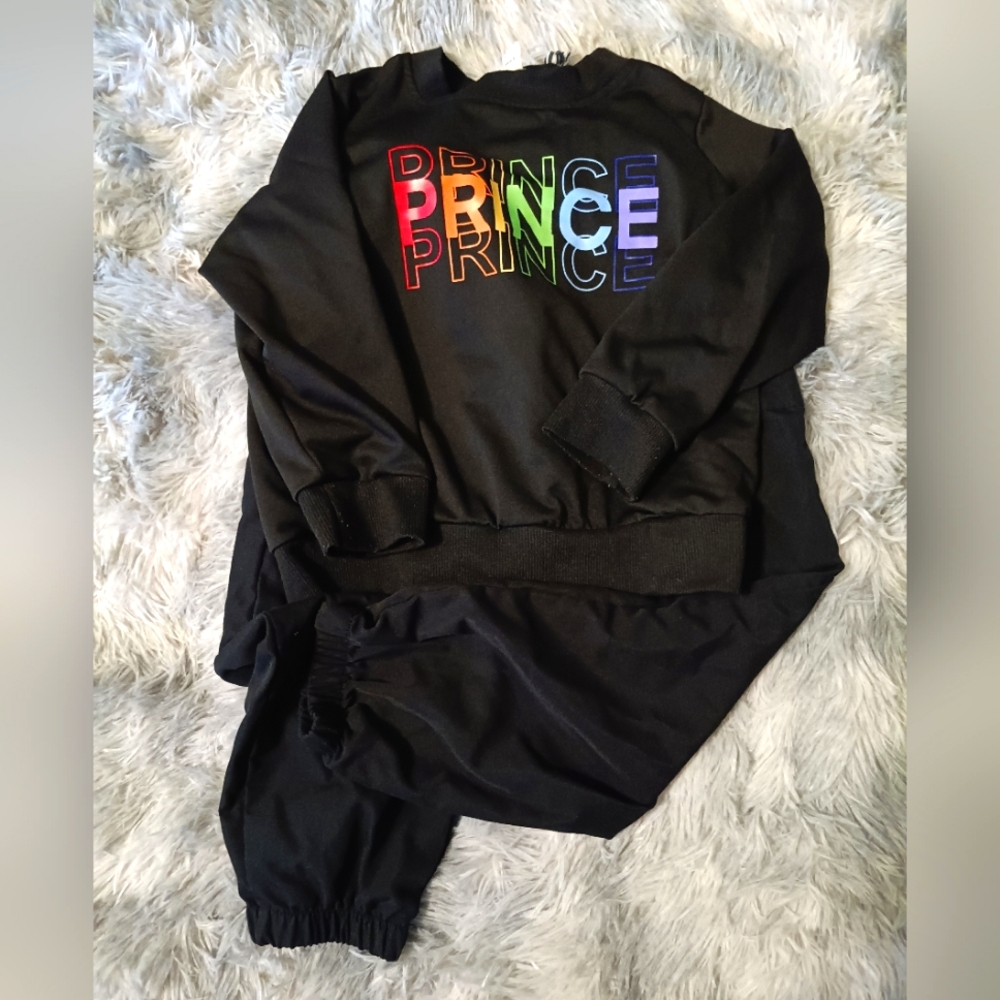 EUC black sweatpants and sweatshirt from Shein.
